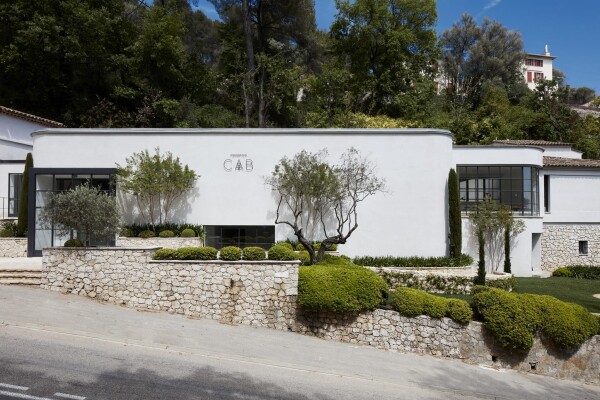 Vue de la façade de la Fondation CAB