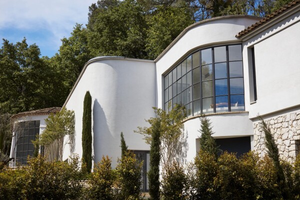 Vue de la façade de la Fondation CAB