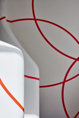 Détail de l'oeuvre de Felice Varini dans l'entrée de la Fondation CAB